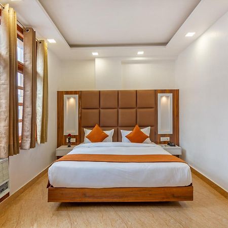 Rahul Palace By Golden Tree Near Metro Station And Ajmal Khan Market Nuova Delhi Esterno foto