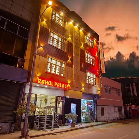 Rahul Palace By Golden Tree Near Metro Station And Ajmal Khan Market Nuova Delhi Esterno foto