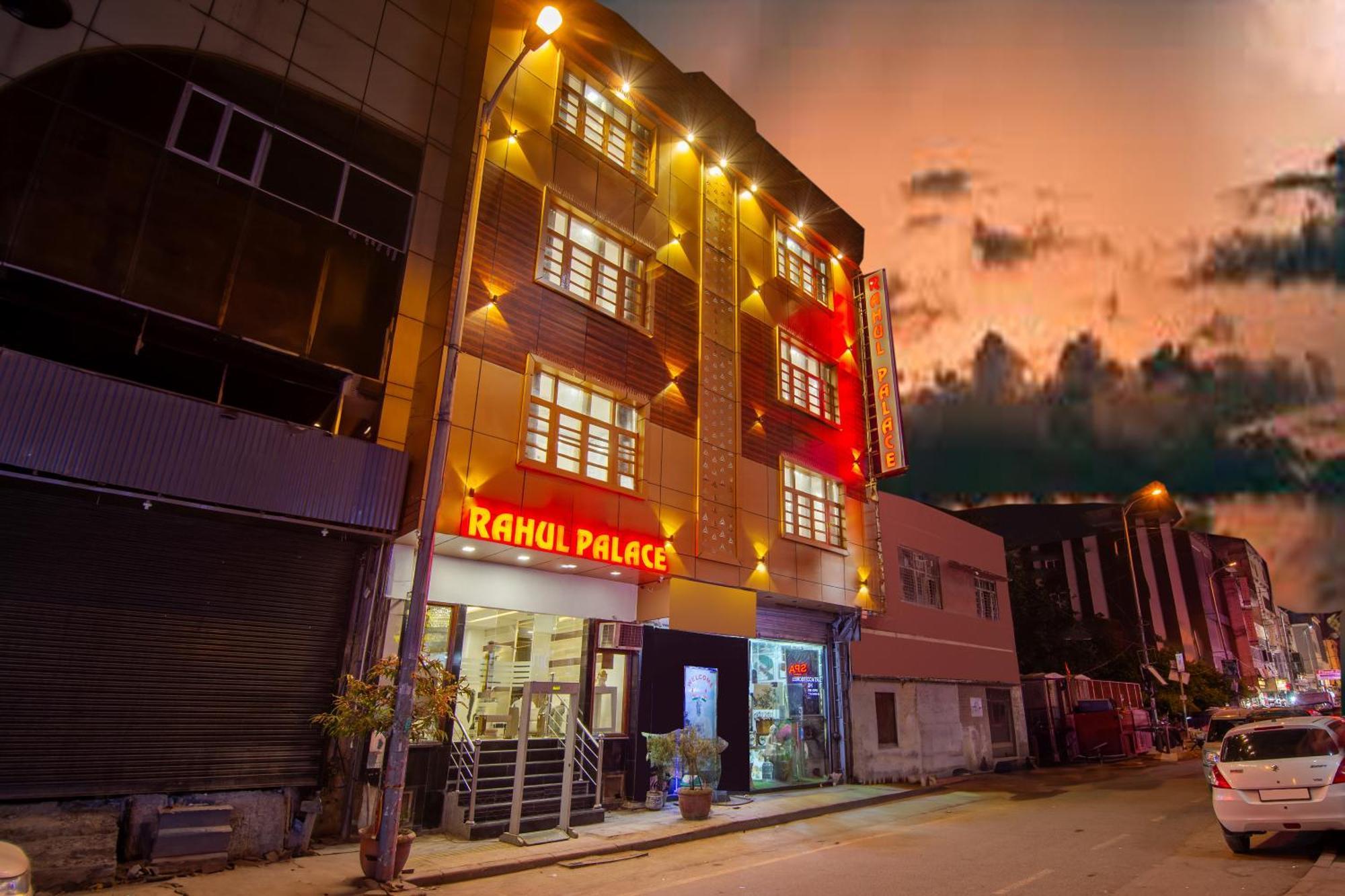 Rahul Palace By Golden Tree Near Metro Station And Ajmal Khan Market Nuova Delhi Esterno foto