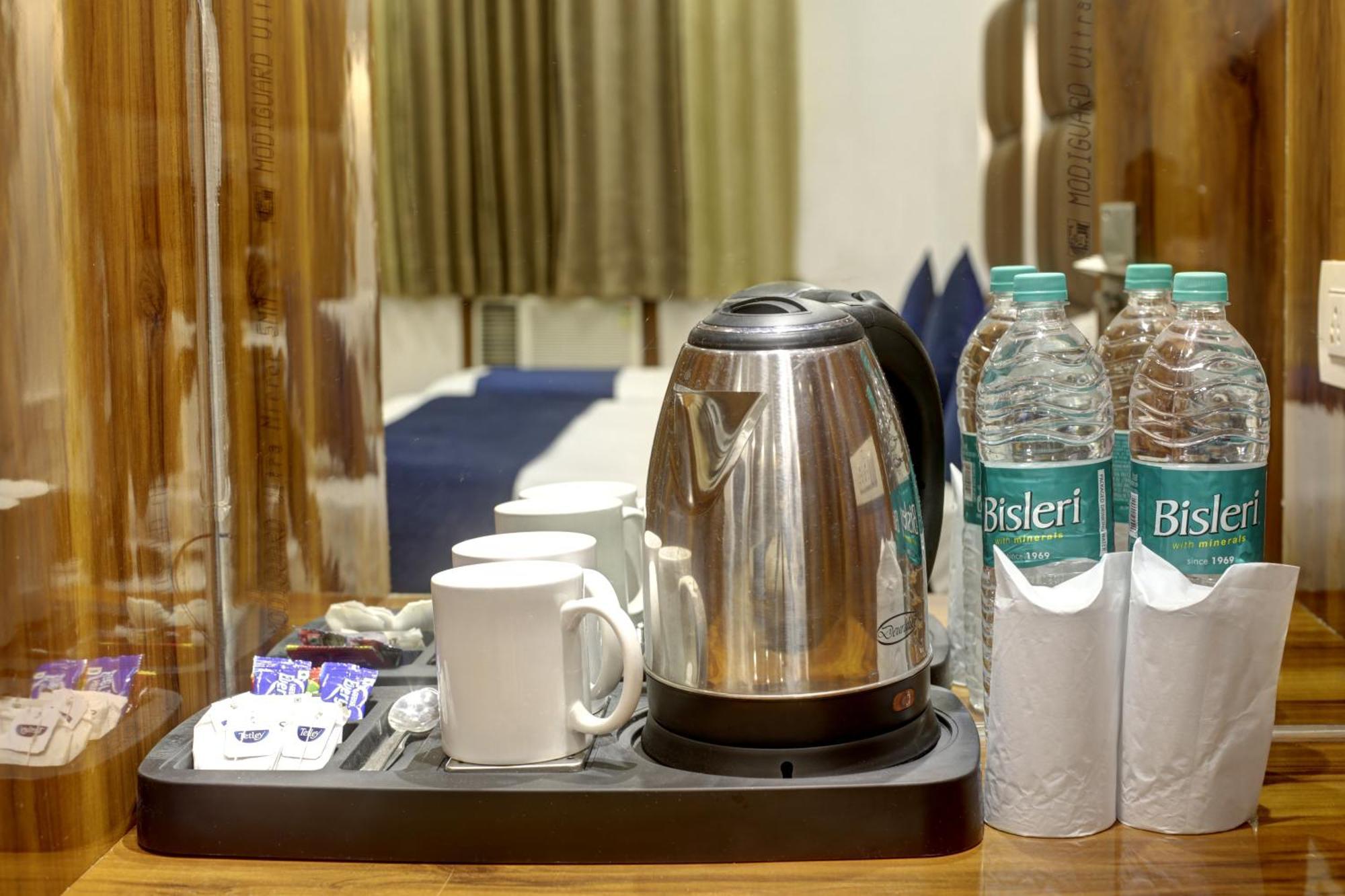 Rahul Palace By Golden Tree Near Metro Station And Ajmal Khan Market Nuova Delhi Esterno foto