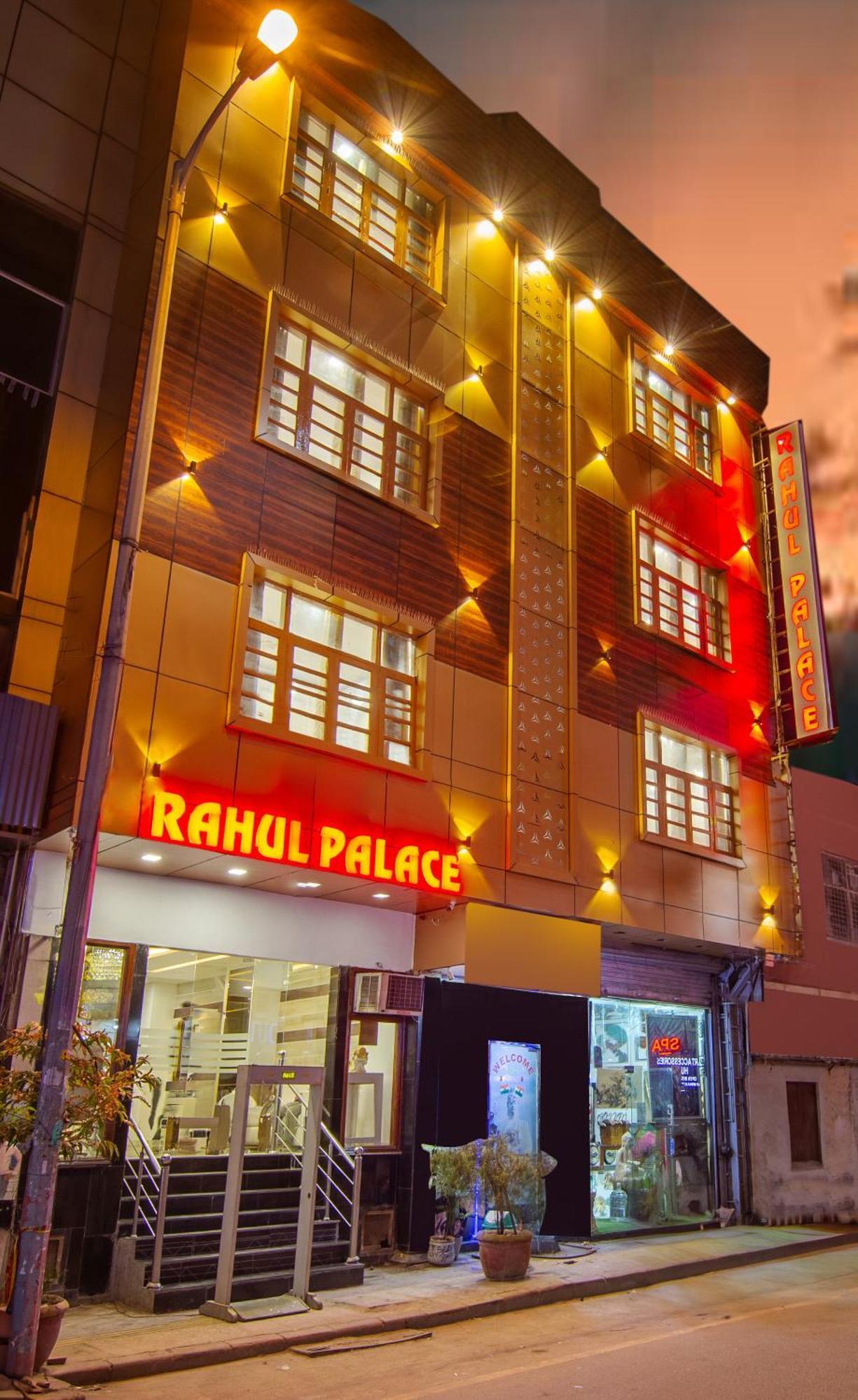 Rahul Palace By Golden Tree Near Metro Station And Ajmal Khan Market Nuova Delhi Esterno foto