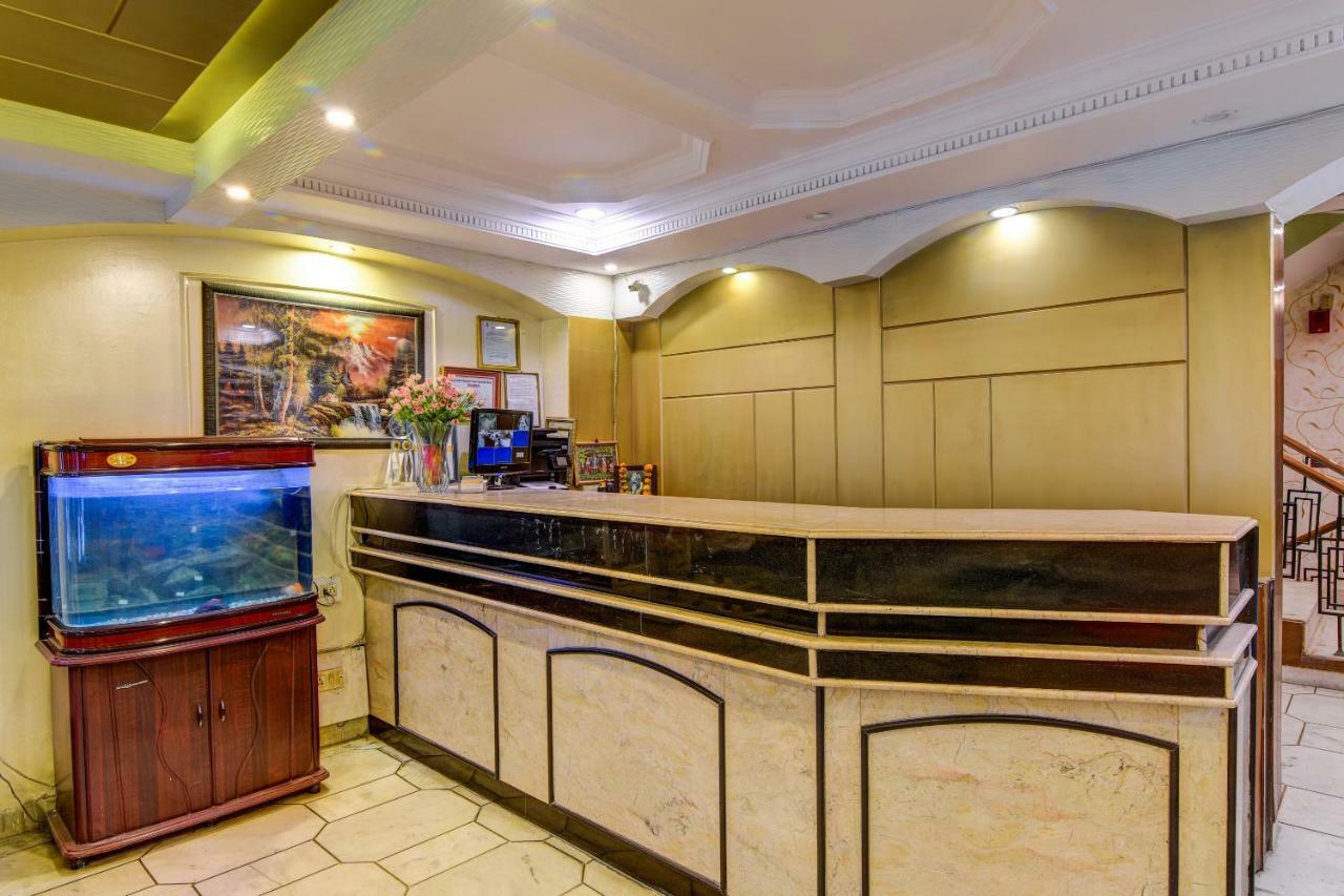 Rahul Palace By Golden Tree Near Metro Station And Ajmal Khan Market Nuova Delhi Esterno foto