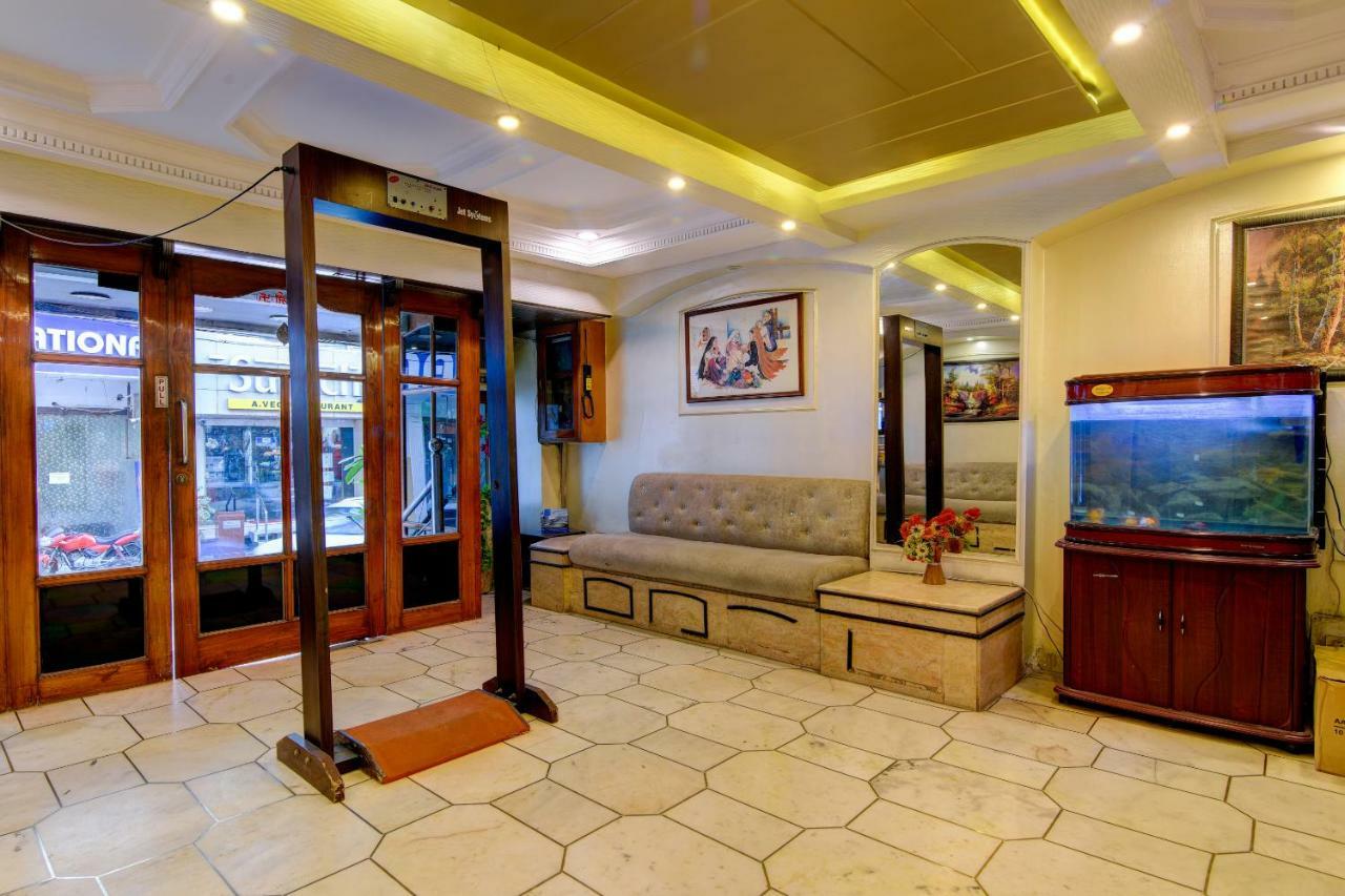 Rahul Palace By Golden Tree Near Metro Station And Ajmal Khan Market Nuova Delhi Esterno foto