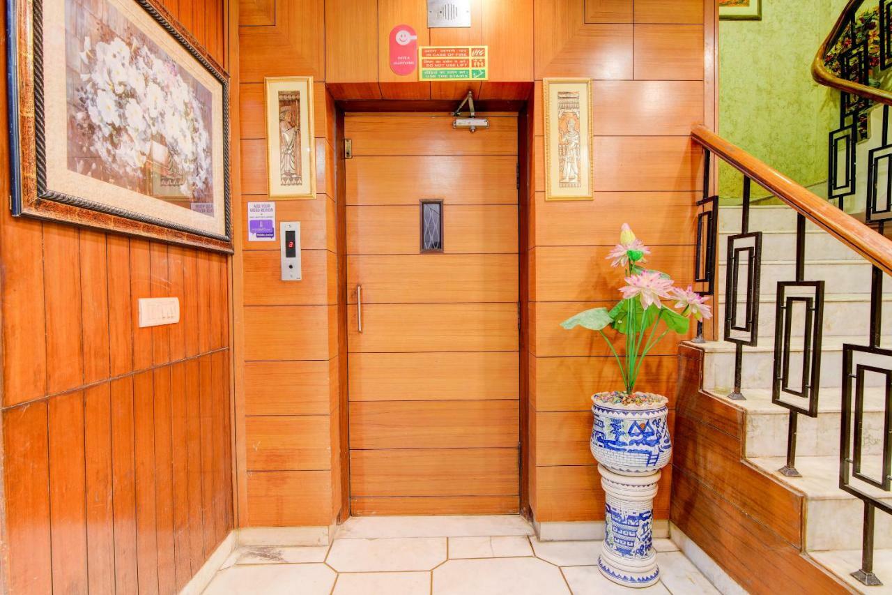 Rahul Palace By Golden Tree Near Metro Station And Ajmal Khan Market Nuova Delhi Esterno foto