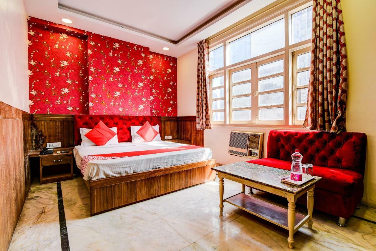 Rahul Palace By Golden Tree Near Metro Station And Ajmal Khan Market Nuova Delhi Esterno foto