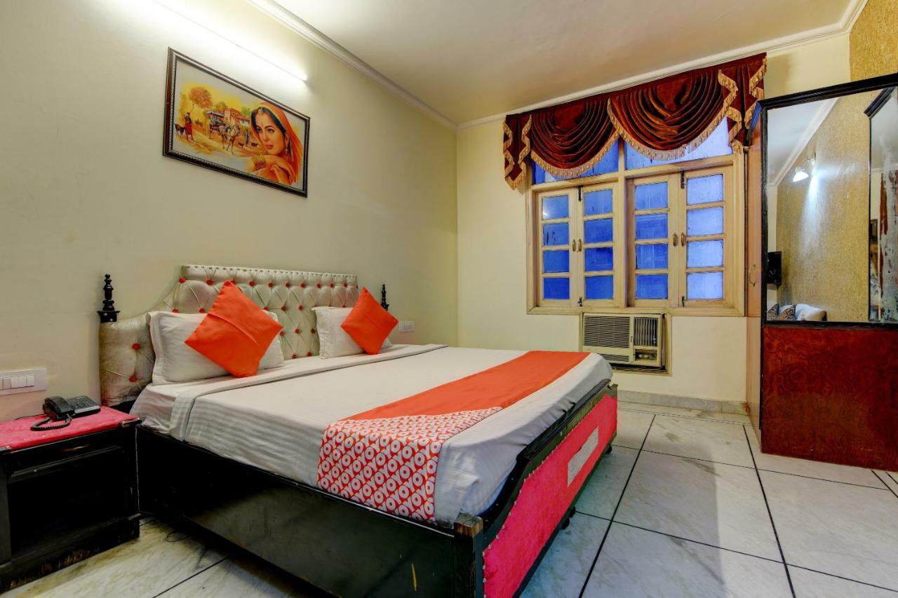 Rahul Palace By Golden Tree Near Metro Station And Ajmal Khan Market Nuova Delhi Esterno foto